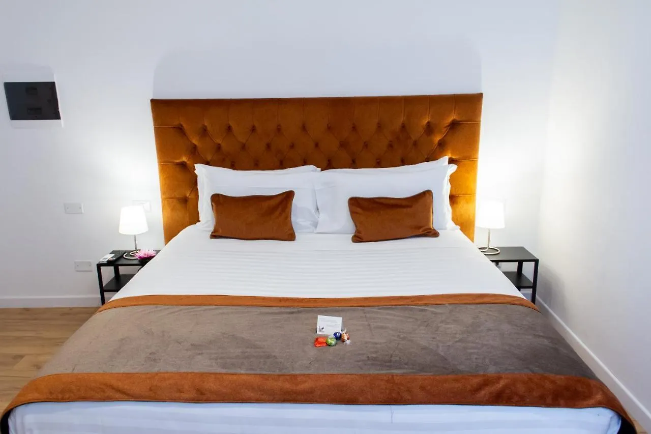 Home At Rome Vatican Suites 招待所
